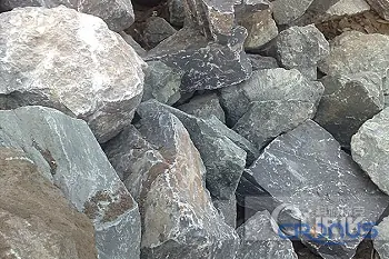 Limestone lump material for ultrafine powder production