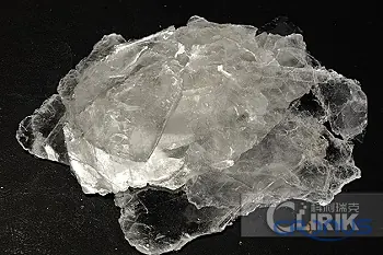 Mica mineral flakes for grinding